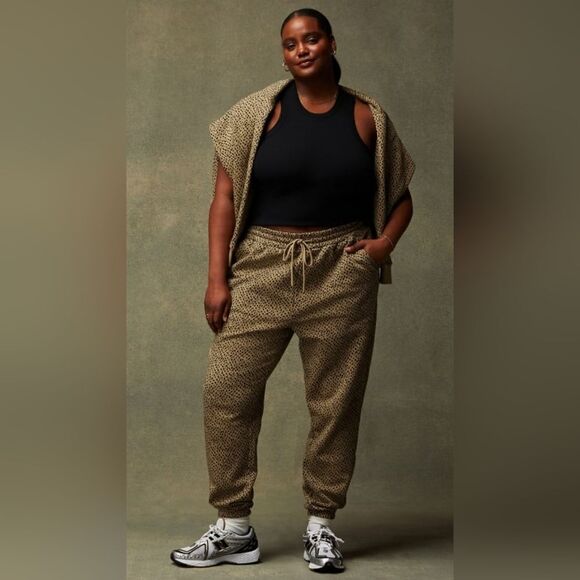 FABLETICS Cozy Fleece Go-To Sweatpant - Size Large - Picture 1 of 10